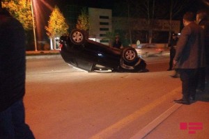 Mingəçevirdə avtomobil aşıb, sürücü xəsarət alıb - FOTO