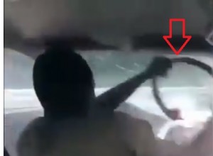 Qəzaya düşdü, sükan əlində sındı - VİDEO