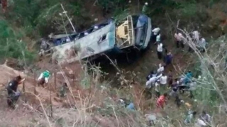 Mexikoda avtobus ödəniş məntəqəsinə çırpılıb, onlarla insan yaralanıb 