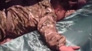 Oğlu müharibədən sağ qayıtdı - Atanın sevincdən ürəyi dayandı - VİDEO 