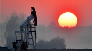 Neft yenidən ucuzlaşıb 