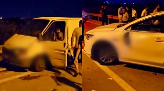 На аэропортовском шоссе в Баку BYD столкнулся с грузовиком - ВИДЕО 