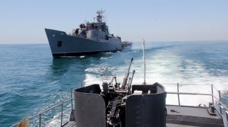 Gözətçi gəminin ekipajı döyüş atışlı məşqlər keçirib - VİDEO 