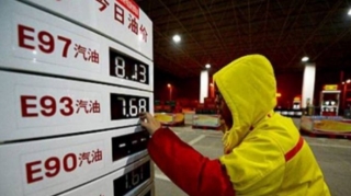 Çində benzinin qiyməti ucuzlaşacaq 