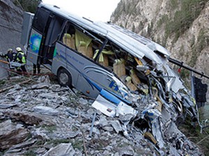 Avtobusun dərəyə aşması nəticəsində 7 nəfər ölüb