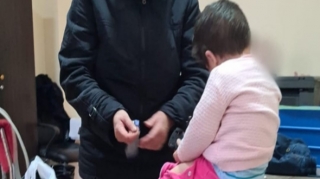 Azərbaycanda ŞOK OLAY: 2 yaşlı uşağı qonşuya atıb getdilər