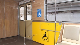 Vaqonlarda əlillər üçün yer ayrılıb, bəs metroya necə düşsünlər? - Metropolitendən AÇIQLAMA 