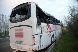 Sərnişin avtobusu aşdı: 32 yaralı - FOTO