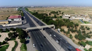 Yerüstü piyada keçidlərinin tikintisi davam edir  - VİDEO - FOTO