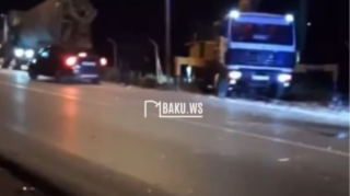 Binəqədidə "Prius" yük avtomobili ilə toqquşdu: ölən və xəsarət alan var   - VİDEO - YENİLƏNİB