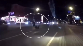 Qaydaları kobud şəkildə pozan motosikletçi ağır qəzaya səbəb olub - VİDEO 