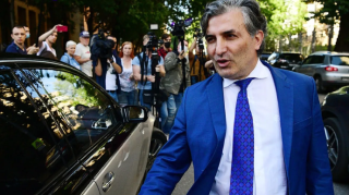 Həbsdə olan Elman Paşayevin 36 milyonluq maşını hərraca çıxarıldı - FOTO 