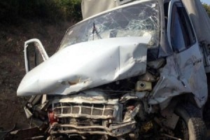 Şəmkirdə yük maşını aşıb