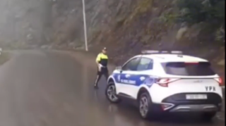 Yol polisinin Lerikdə bu hərəkətini videoya çəkib paylaşdılar  - VİDEO