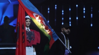 İrəvanda Azərbaycan bayrağı yandıran şəxs beynəlxalq axtarışa verildi 