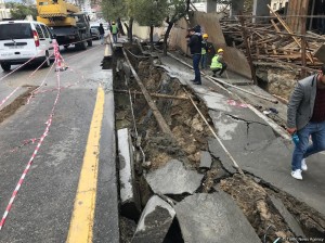 Çökən yol şirkət tərəfindən bərpa olunur