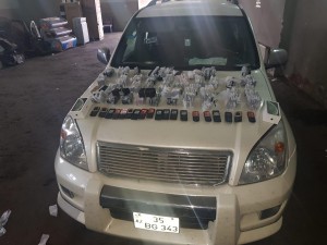 Avtomobildən qanunsuz 240 ədəd mobil telefon aşkarlandı – FOTO + VİDEO