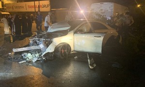 Polis maşınının şüşəsinə vurub qaçan sürücü 6 nəfəri xəstəxanalıq etdi - FOTO