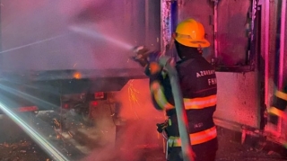 Şəmkirdə yük avtomobilindəki yanğın evə keçdi - FOTOLAR 