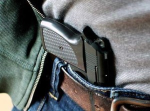 Yaşlı adam silahla bankı soymaq istədi - FOTO