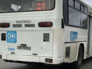 Bakıda sürücü sərnişinləri təhlükəyə atdı - VİDEO