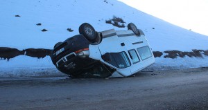 Mikroavtobus aşdı: 16 yaralı - FOTO
