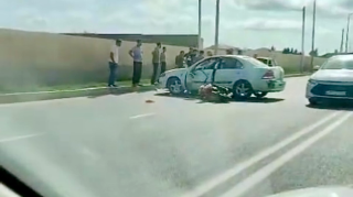 Motosiklet “Nissan”la toqquşdu, sürücü xəsarət aldı    - VİDEO
