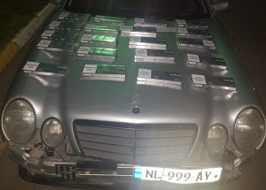 "Mercedes”dən 4 min siqaret aşkarlanıb - FOTO