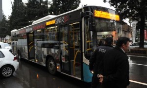 Avtobusda qadına “təcavüz” adı ilə sifətindən bıçaqlandı