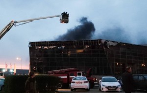 “Hyundai” və “Skoda” markalarının olduğu avtosalon yanır - VİDEO