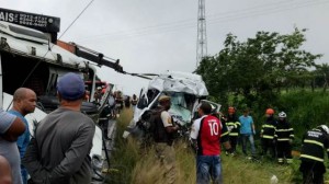 Yük avtomobili mikroavtobusla toqquşdu: 8 ölü, 3 yaralı