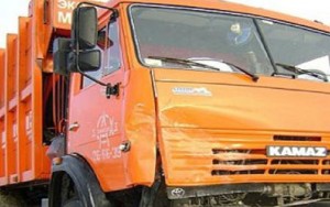 “Kamaz” minik avtomobilləri ilə toqquşdu, iki yaralı