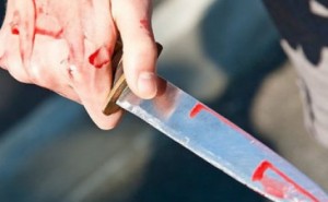 İcra hakimiyyətinin sürücüsü bıçaqlandı - Qaynanası tərəfindən