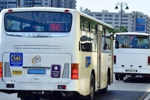 Bakıda sərnişinlər avtobus sürücüsünün pulunu oğurladı