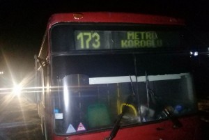 Sərnişin avtobusu metronun süpürgəçisini vuraraq öldürüb