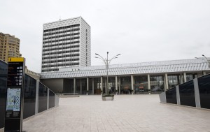 Bakı Dəmiryol Vağzalında bir məlumatın qiyməti 1 manatdır - FOTO