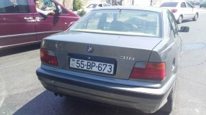 Bakıda qəza zamanı avtomobillərdən biri səkidə dayanmış şəxsi vurub - FOTO