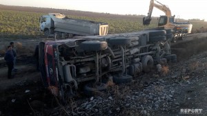 Ağsuda yük maşını aşdı: xəsarət alan var - VİDEO