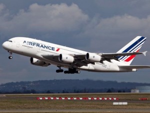 Təyyarədə pilotlar arasında dava düşdü