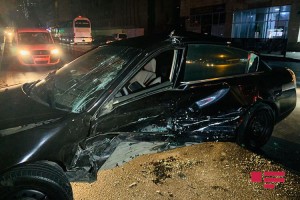 Bakıda işıqforun işləməməsi qəzaya səbəb oldu: xəsarət alanlar var - FOTO