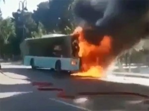 Sumqayıtda baş verən avtobus yanğınının görüntüləri yayılıb - VİDEO