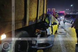Bakı-Sumqayıt yolunda DƏHŞƏTLİ QƏZA:  "Chevrolet" "KamAZ"a çırpıldı - Ölən var - FOTO - VİDEO
