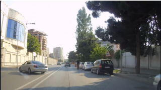 Yolunu qısaltmaq istəyən sürücü kobud qayda pozdu  - VİDEO