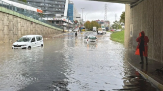 İstanbulda yağış 5 nəfərin həyatına son qoydu 