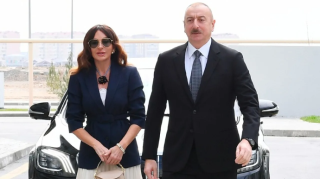 Prezident və xanımı sərgilərlə tanış oldu 