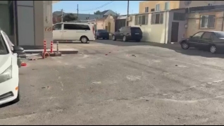 Yasamalda qanunsuz parklanma: Küçə maneələrlə zəbt edilib - VİDEO - YENİLƏNİB