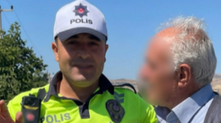 Həyat yoldaşını maşından düşürdü, polis sürücüyə qab yuma cəzası verdi - Türkiyədə   