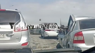 Ağır qəza: “Opel” və “KIA” toqquşdu, bir nəfər yaralandı    - VİDEO