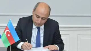 Emin Əmrullayev müəllimlərin etiraz etdiyi direktoru işdən çıxardı - FOTO 