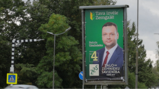 Sükan arxasında sərxoş tutulan nazir həm avtomobilindən, həm də vəzifəsindən oldu 